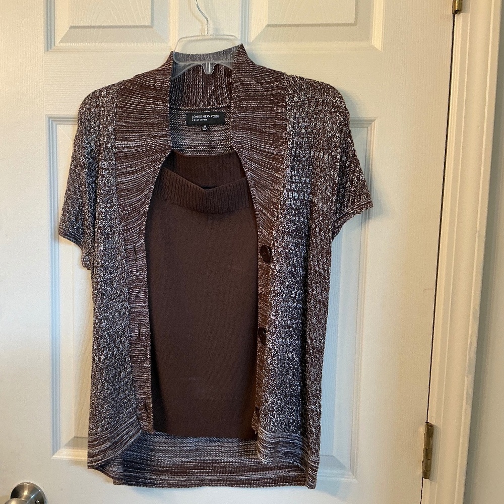 Two pieces sweaters set.